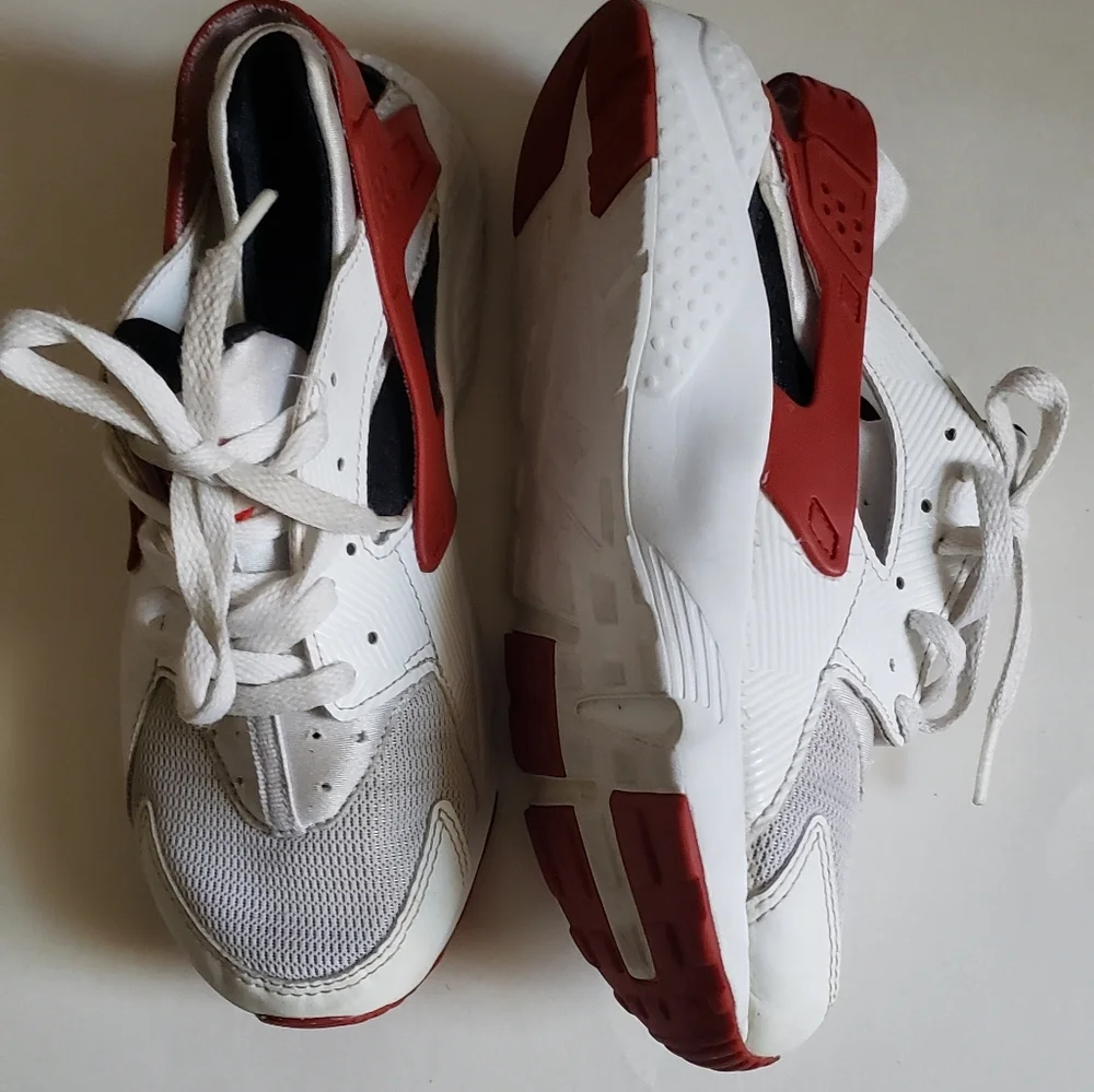 Nike Air Huarache Run GS Kids Youth Size 3Y White Red Sneakers 704949-102